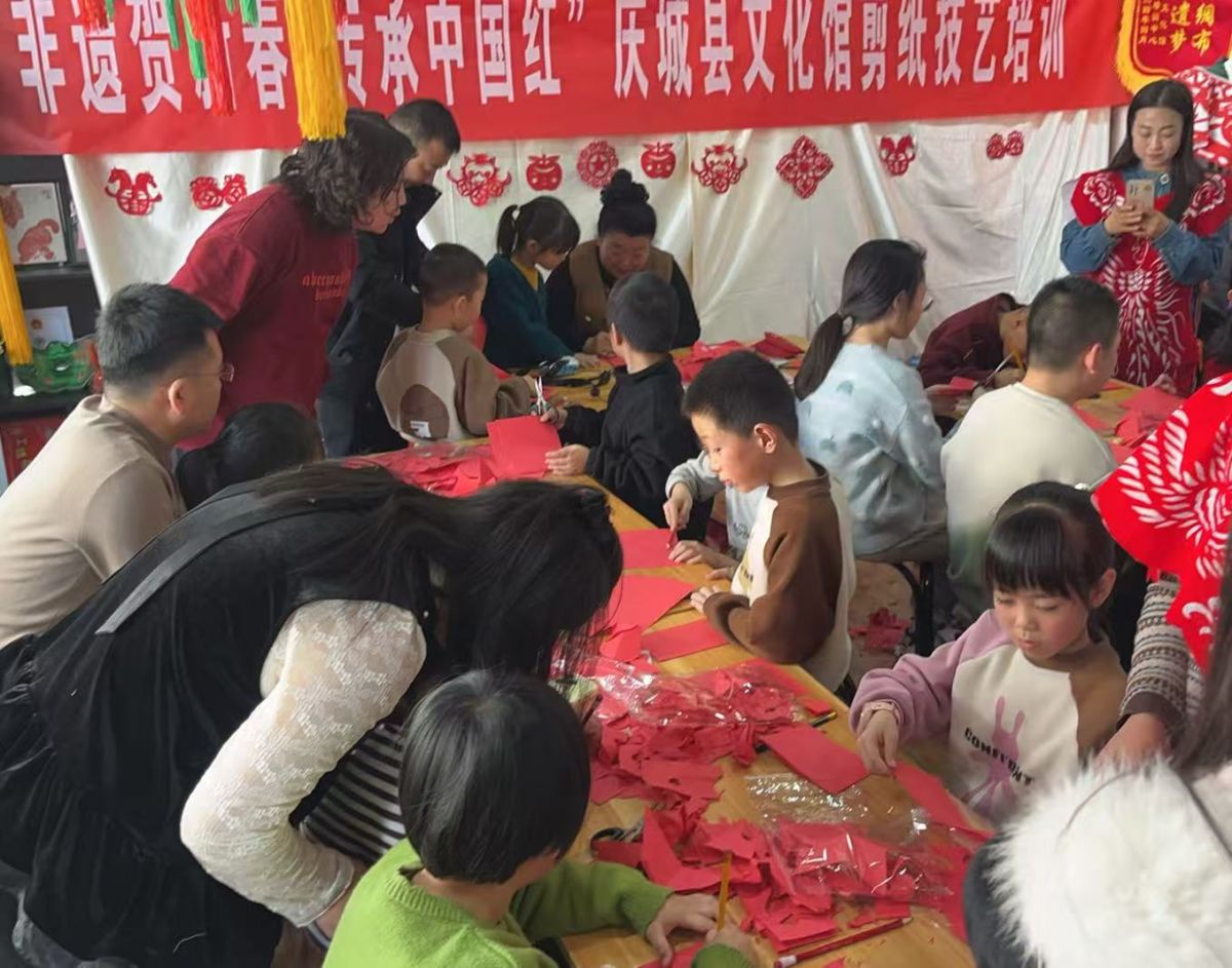 庆城县文化馆举办&ldquo;非遗贺新春 传承中国红&rdquo;剪纸技艺培训