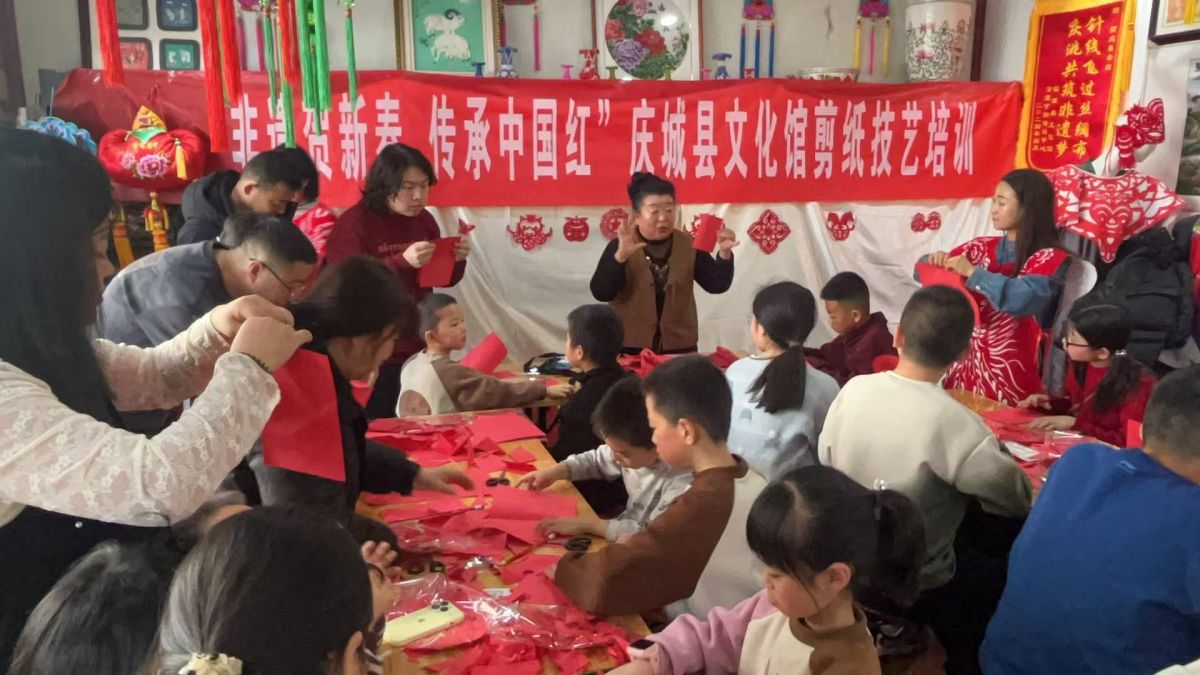 庆城县文化馆举办&ldquo;非遗贺新春 传承中国红&rdquo;剪纸技艺培训