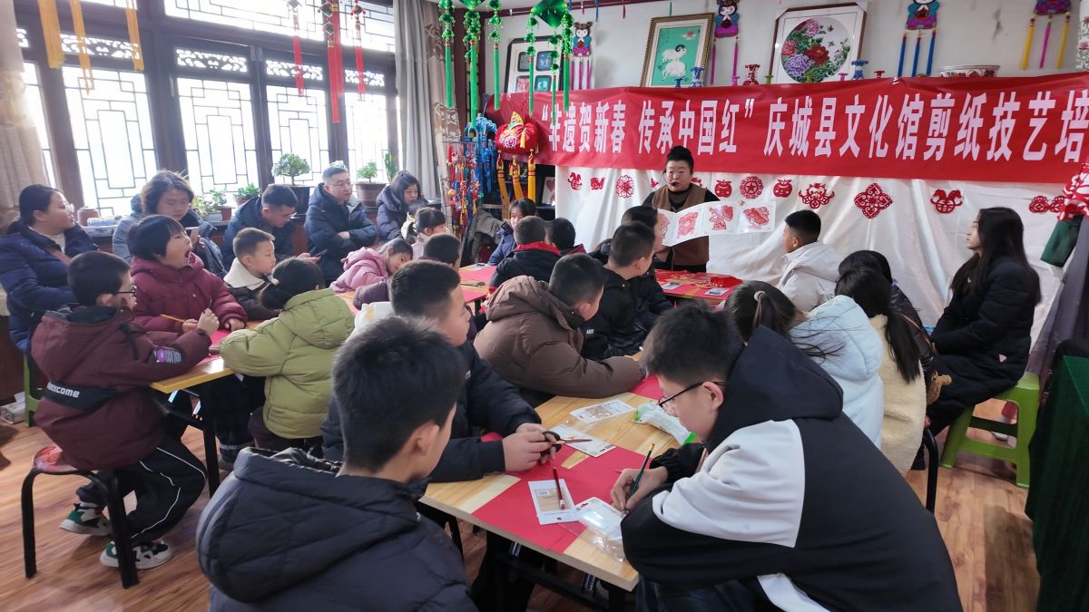 庆城县文化馆举办&ldquo;非遗贺新春 传承中国红&rdquo;剪纸技艺培训