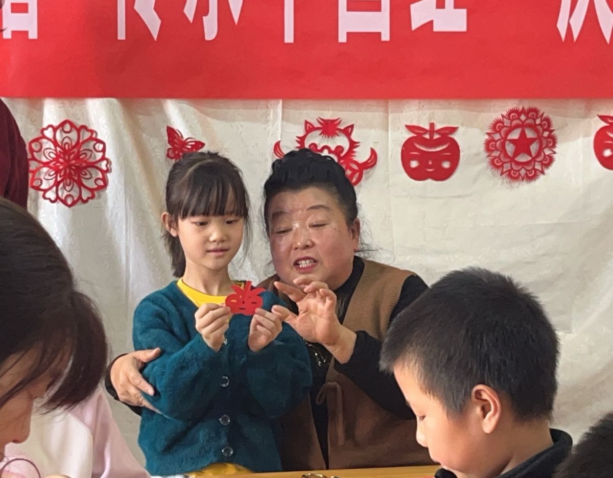 庆城县文化馆举办&ldquo;非遗贺新春 传承中国红&rdquo;剪纸技艺培训