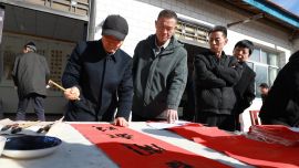 【攝影報道】寧縣中村鎮(zhèn)曹家村鳳尾山書畫院舉辦義務(wù)贈春聯(lián)系列活動