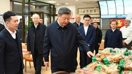 習(xí)近平春節(jié)前夕在北京看望慰問基層干部群眾