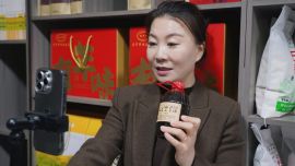 环县：返乡青年直播间里卖爆家乡年味