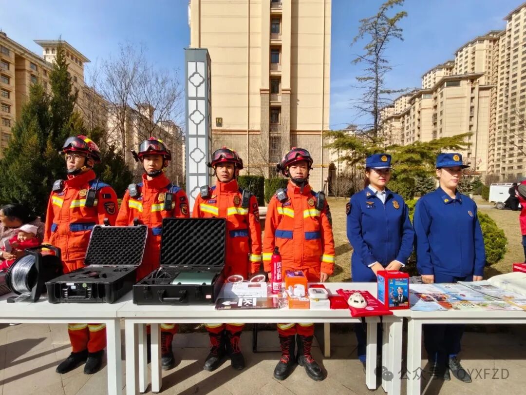 3&middot;5學雷鋒丨慶陽消防在小區(qū)里擺了個&ldquo;攤&rdquo;