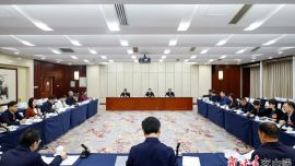 甘肅代表團(tuán)舉行小組會議 審查計(jì)劃報(bào)告和草案、預(yù)算報(bào)告和草案 胡昌升任振鶴參加