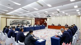 甘肅代表團(tuán)舉行小組會議 審議全國人大常委會工作報(bào)告、關(guān)于法律清理工作情況和有關(guān)法律和決定處理意見的報(bào)告 胡昌升任振鶴參加