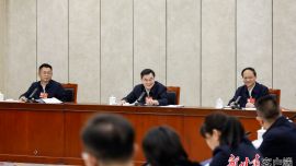 胡昌升在甘肅代表團審議最高人民法院工作報告時說 報告以恪守公平正義為主線 以踐行為民司法為宗旨