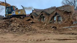 宁县春荣镇：拆除危旧废房屋 擦亮人居环境“新底色”