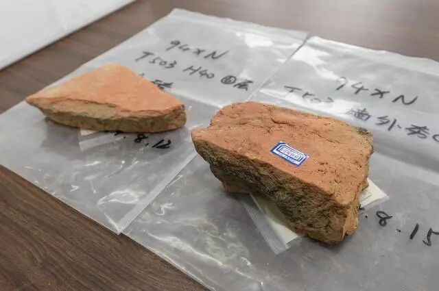 這是南佐遺址內(nèi)出土的磚塊（2022年8月23日攝）。新華社記者 李賀 攝