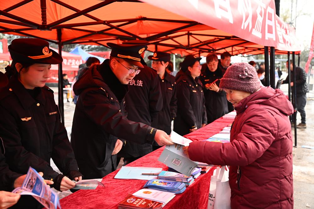 慶陽(yáng)市市場(chǎng)監(jiān)管局舉辦2026年&ldquo;3&middot;15&rdquo;國(guó)際消費(fèi)者權(quán)益日現(xiàn)場(chǎng)宣傳咨詢活動(dòng)