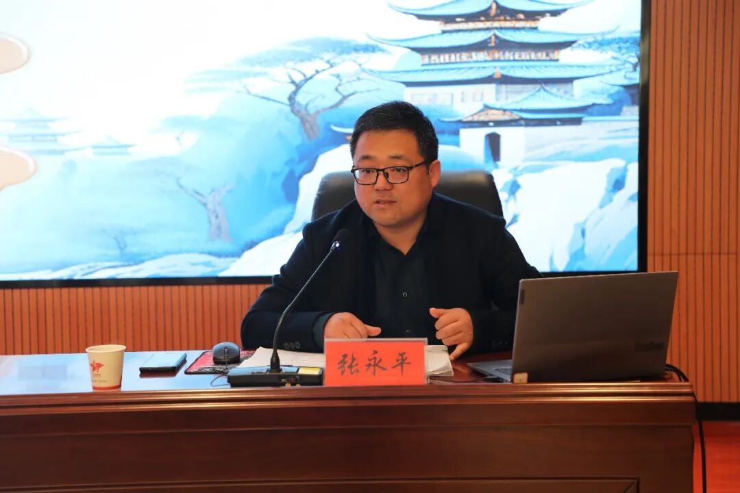 市综治中心油区管护和铁路护路科科长张永平讲解发挥综治平台实战作用,推动矛盾纠纷实质化解。