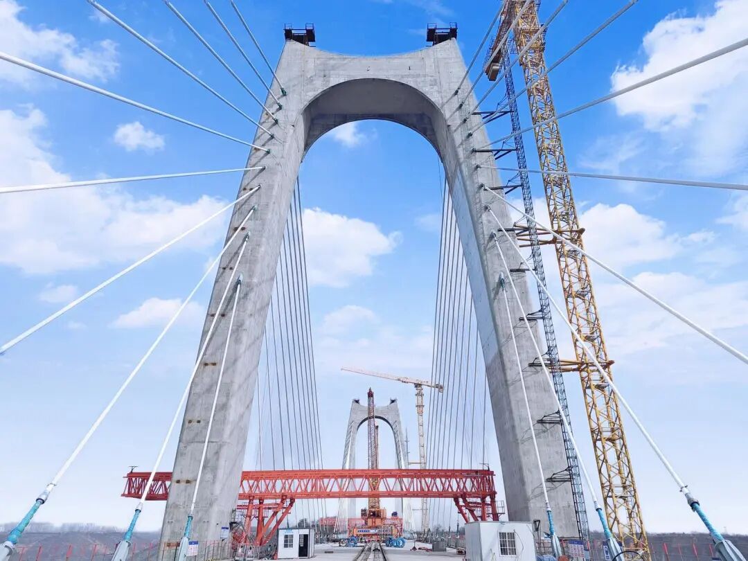 G244線慶陽過境段張鐵溝特大橋完成合龍