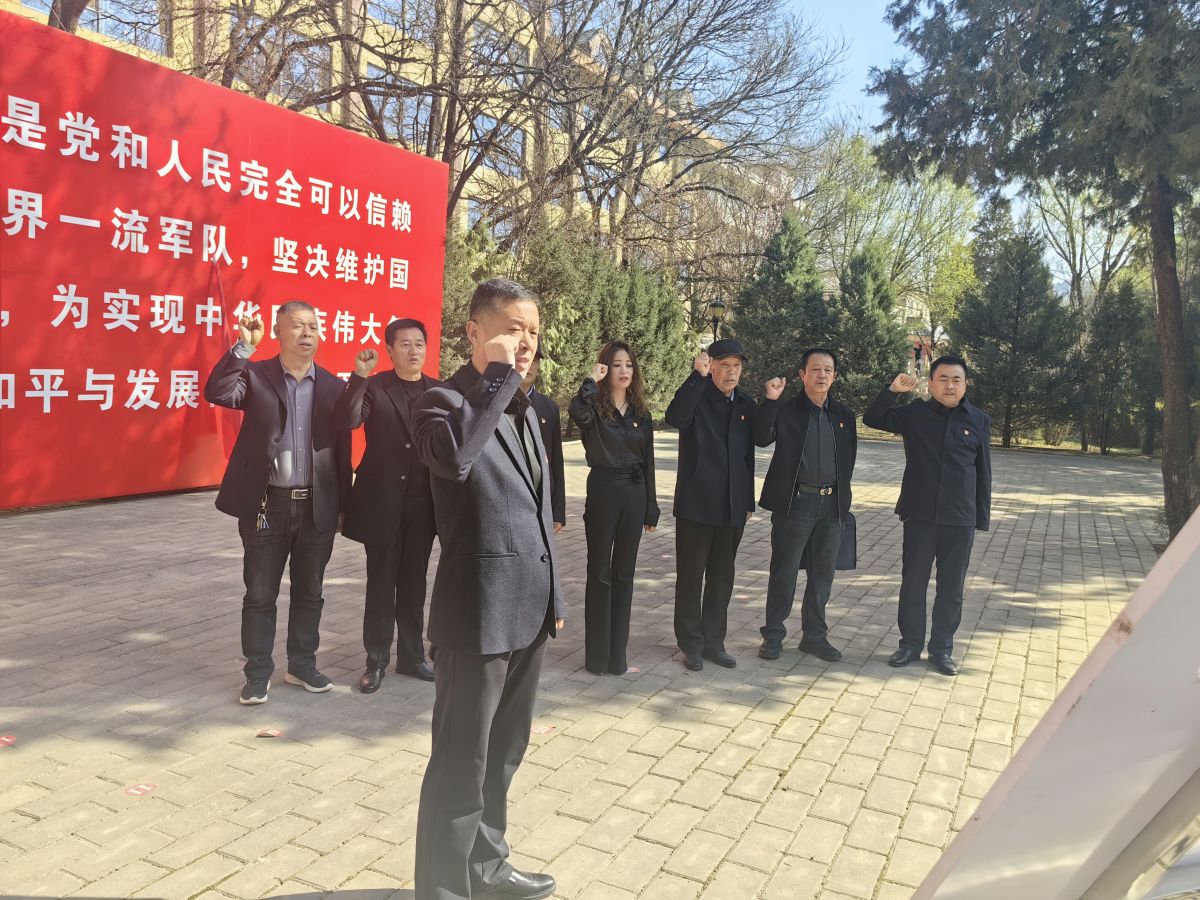 慶城縣:慶城鄉(xiāng)賢會聯(lián)合民居安物業(yè)黨支部開展清明祭掃烈士陵園活動