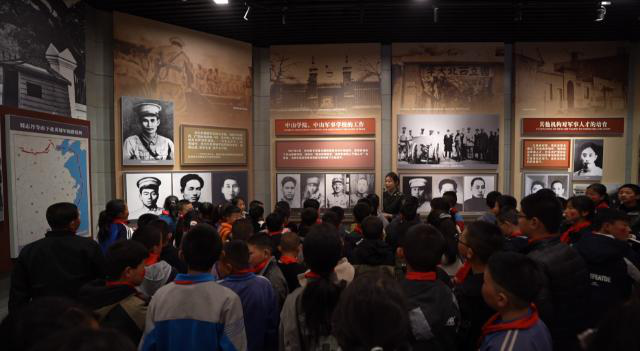 合水縣段家集學區(qū)開展“追尋紅色足跡 傳承長征精神”新時代紅色基因培育研學實踐活動338