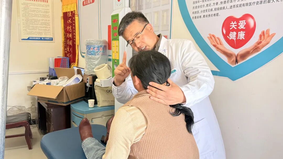 市政协民盟界委员工作室、民盟庆阳市第二人民医院支部赴定汉卫生院开展爱心义诊活动