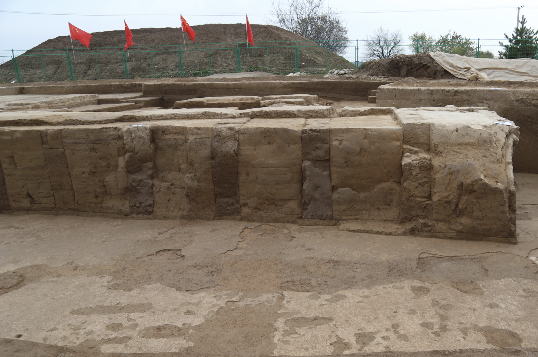 &nbsp;F1前厅夯填土