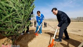 胡昌升在蘭州新區(qū)參加義務植樹活動時強調(diào) 縱深推進綠滿隴原行動 讓美麗甘肅的底色更加亮麗 任振鶴莊國泰石謀軍等參加