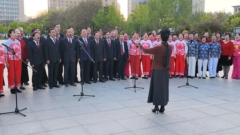 西峰區(qū)：載歌載舞慶&ldquo;五一&rdquo; 致敬最美勞動(dòng)者