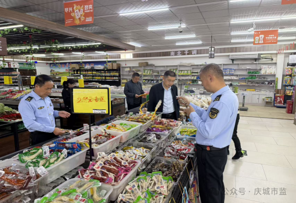 玄馬市場監(jiān)管所聚焦校園食品安全、農(nóng)村集市小經(jīng)營小攤點(diǎn)、轄區(qū)內(nèi)食品、藥品、化妝品等重點(diǎn)領(lǐng)域開展專項檢查。出動執(zhí)法人員16人次，檢查各類經(jīng)營主體29家次，發(fā)現(xiàn)并責(zé)令整改5處，處理投訴舉報2起。