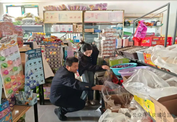 桐川市場監(jiān)管所聚焦重點(diǎn)領(lǐng)域開展&ldquo;拉網(wǎng)式&rdquo;排查，建立問題臺賬，限期整改并跟蹤復(fù)查。共出動執(zhí)法人員12人次，檢查食品藥品、特種設(shè)備、農(nóng)資質(zhì)量、計量器具使用單位等經(jīng)營主體22戶次，排查發(fā)現(xiàn)安全風(fēng)險隱患6處，當(dāng)即責(zé)令6家單位整改。