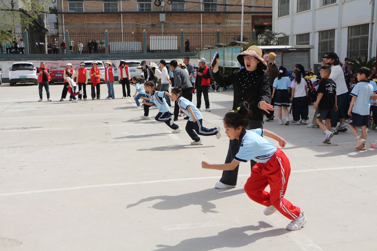 庆城县:庆城小学举行第44届综合运动会