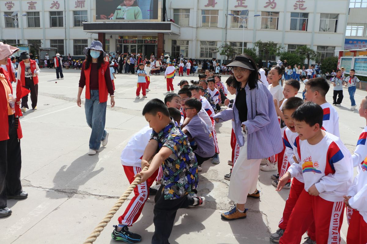 庆城县:庆城小学举行第44届综合运动会