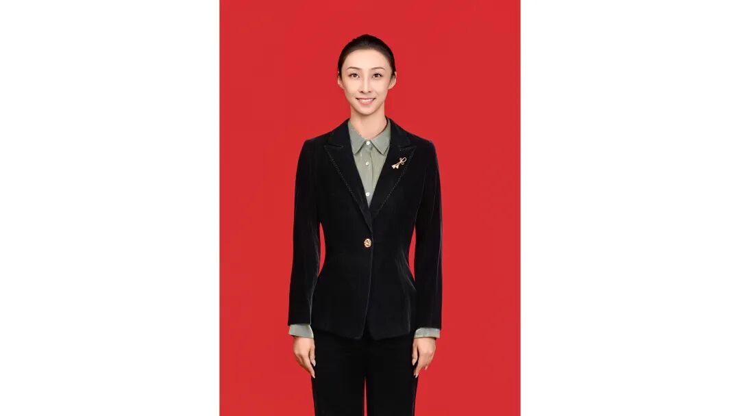 康 琦 女，汉族，33岁，中共党员，甘肃省歌舞剧院有限责任公司一级演员