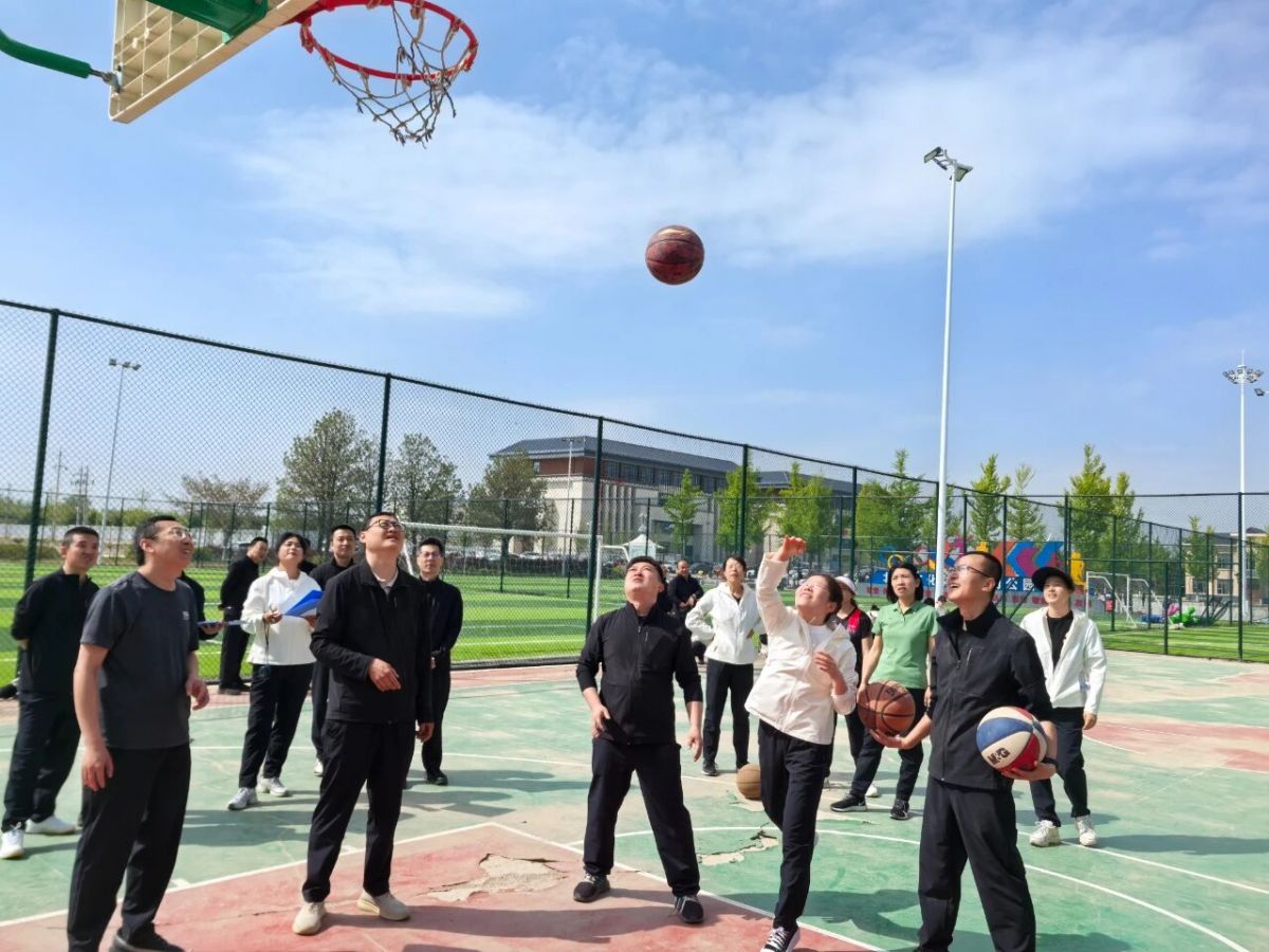 慶陽(yáng)市公共資源交易中心成功舉辦&ldquo;迎五一&rdquo;干部職工運(yùn)動(dòng)會(huì)