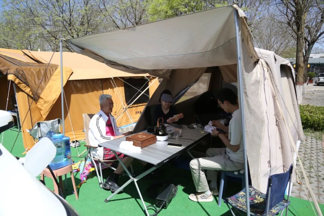 西峰區(qū)近郊露營點亮消費新熱點