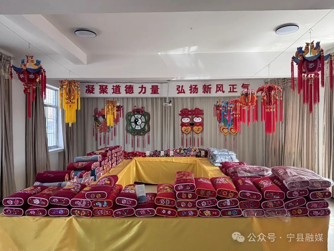 彩霞香包公司緊鑼密鼓備貨民俗文化節(jié)
