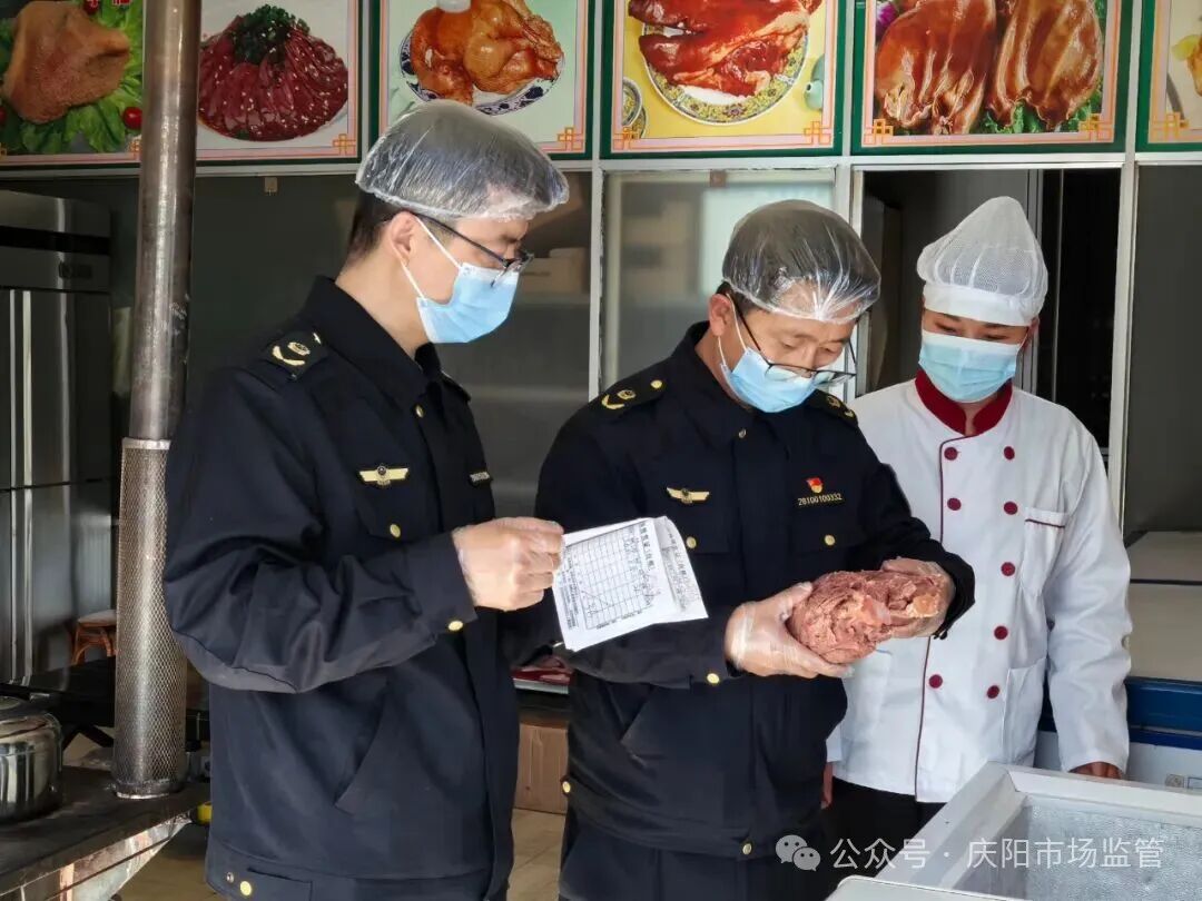 西峰區(qū)市場監(jiān)管局多方聯(lián)動開展網(wǎng)絡(luò)餐飲食品安全專項整治