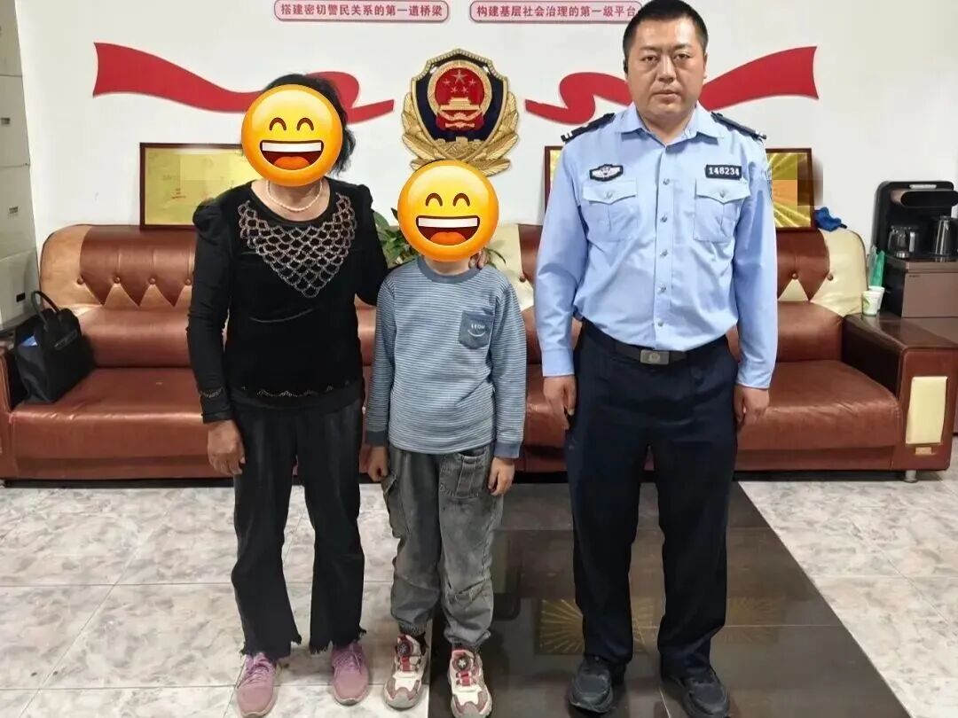 熊孩子贪玩&ldquo;躲猫猫&rdquo;  警民合力两小时找回