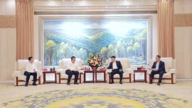 周繼軍與長慶油田公司執(zhí)行董事、黨委書記李戰(zhàn)明座談 楊立龍 胡志勇參加