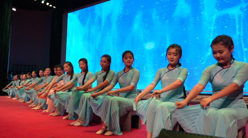 合水縣中學(xué)生藝術(shù)展演活動在樂蟠初中舉行