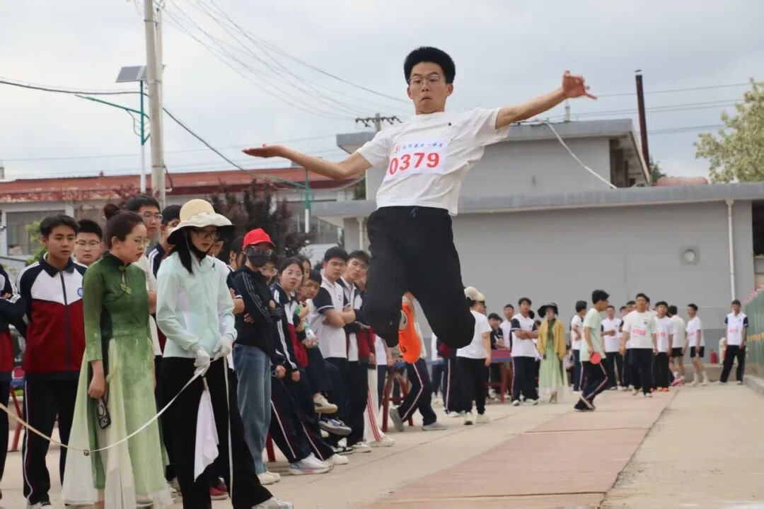 男女生100米及跳远比赛