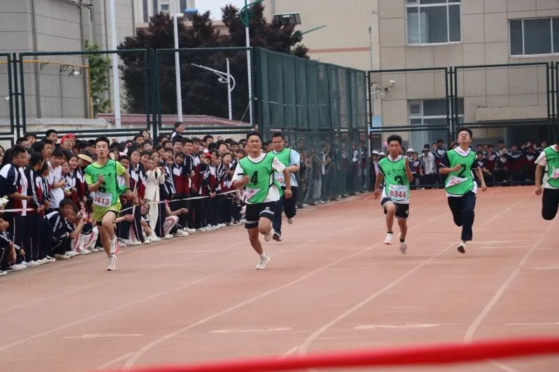 男女生100米及跳远比赛