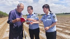西峰區(qū)：普法員化身“法治大廚”民法典“烹”出生活味兒