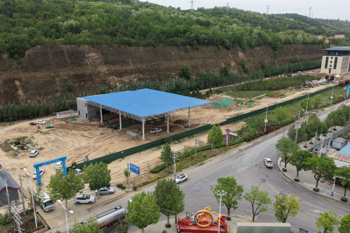 正在建设中的宁县晟泰加油加气加氢合建站项目。李大钊摄