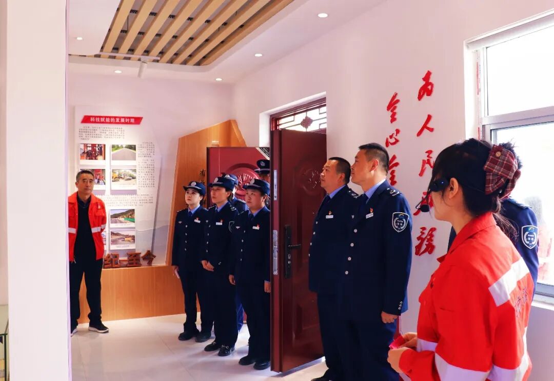 ▲宁县综合养运中心在樊浩停车区文化展室参观