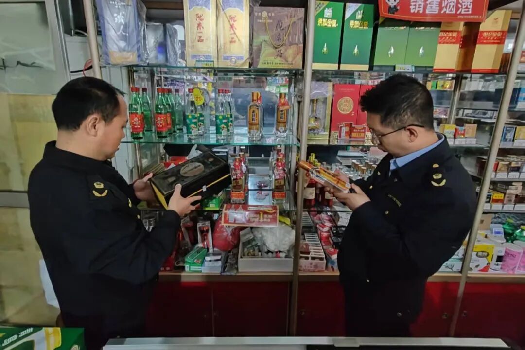 西峰:后官寨市场监管所开展酒类批发专项检查