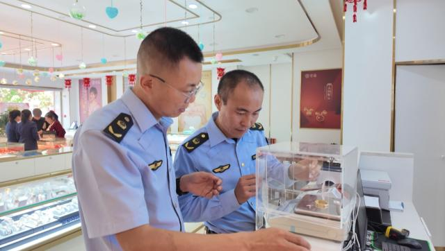 合水县开展第27个世界计量日宣传活动