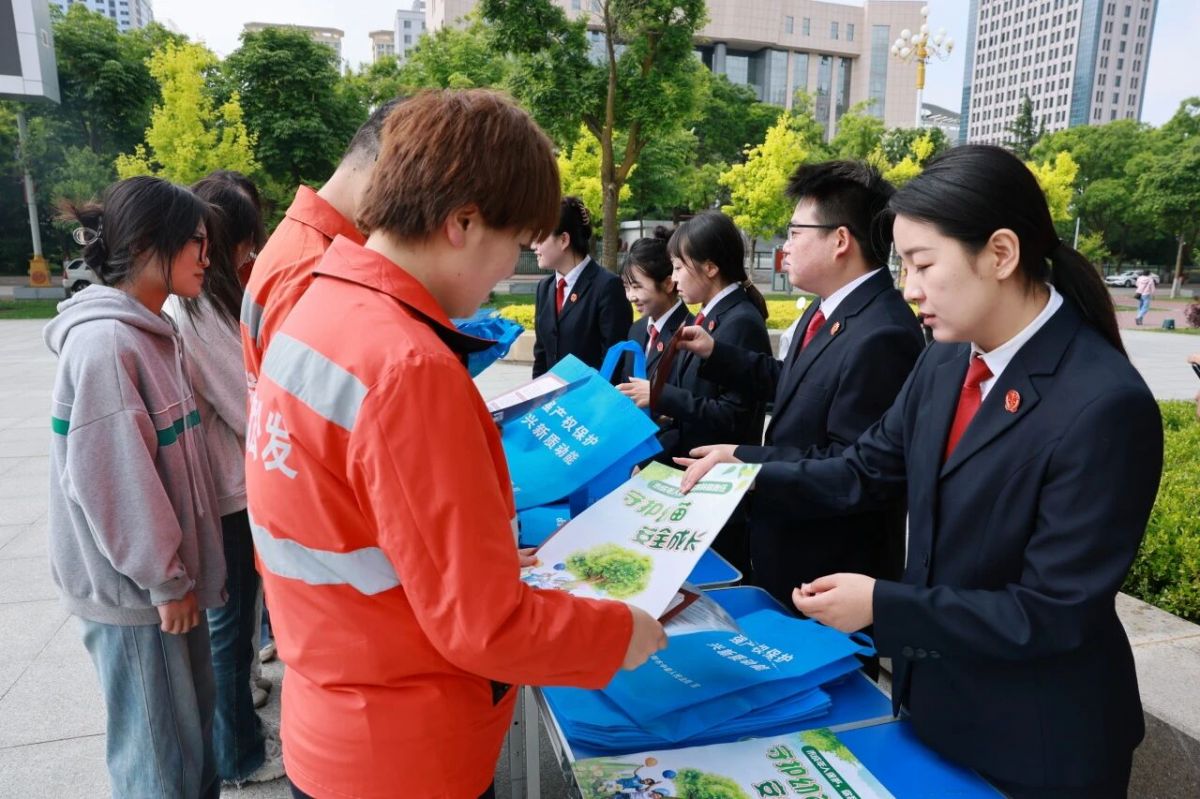 庆阳中院开展民法典宣传月集中普法活动