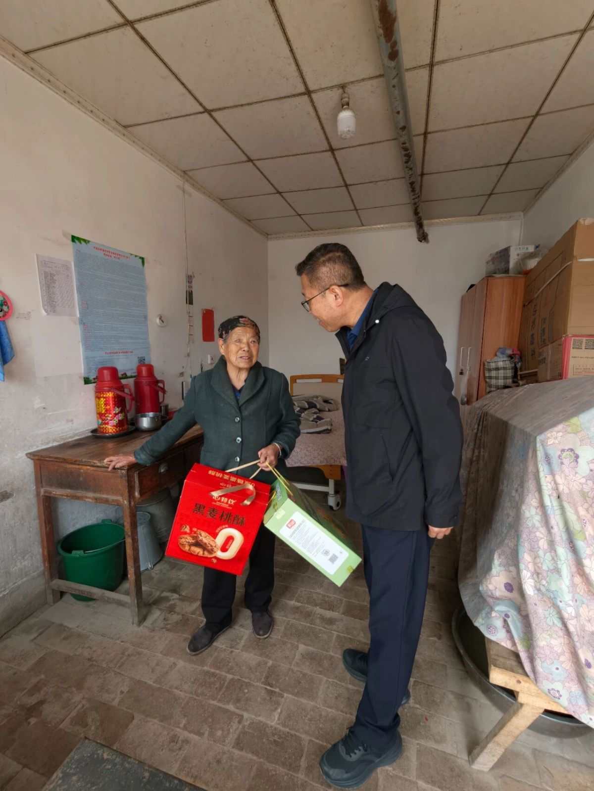 市政府外事办赴太平镇彭阳村开展结对关爱走访慰问活动