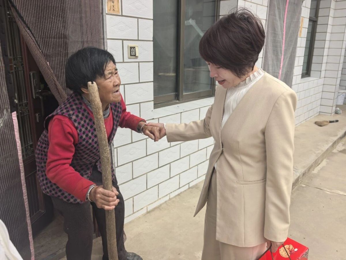 市政府外事办赴太平镇彭阳村开展结对关爱走访慰问活动