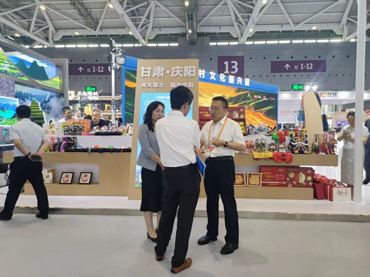 庆阳市商务局组织企业参加第二十二届深圳文博会并开展招商对接活动