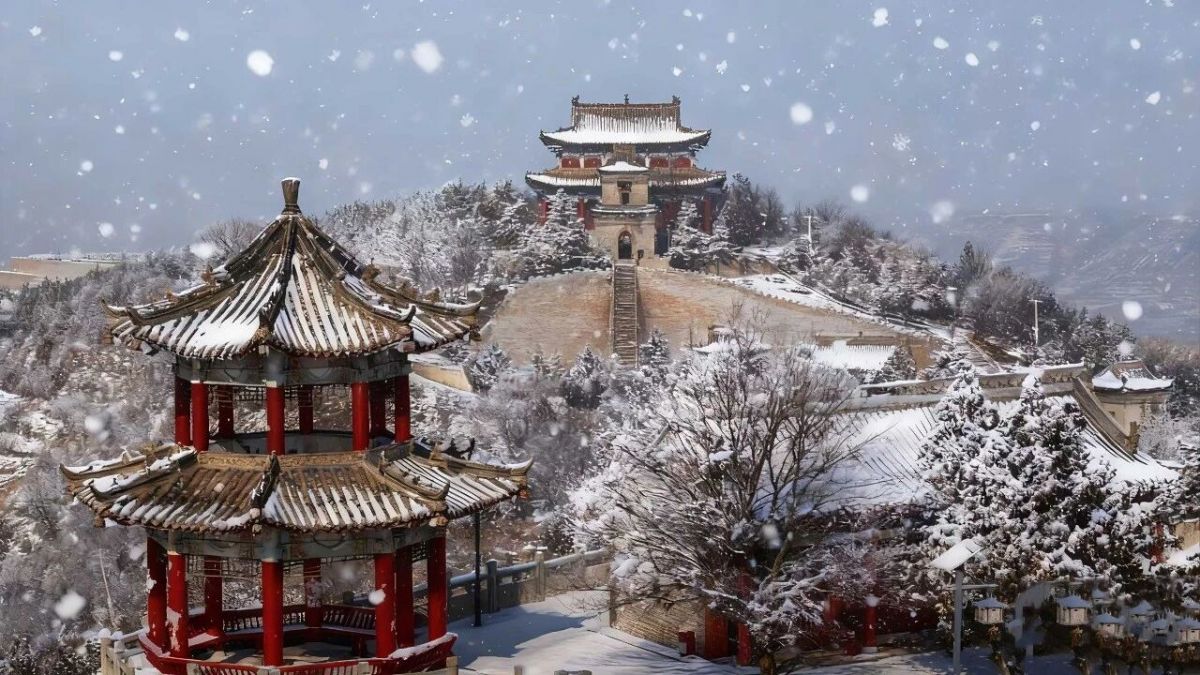 東老爺山：三省靈秀地，千年道韻山