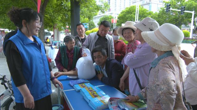 合水县开展科技活动周集中宣传活动