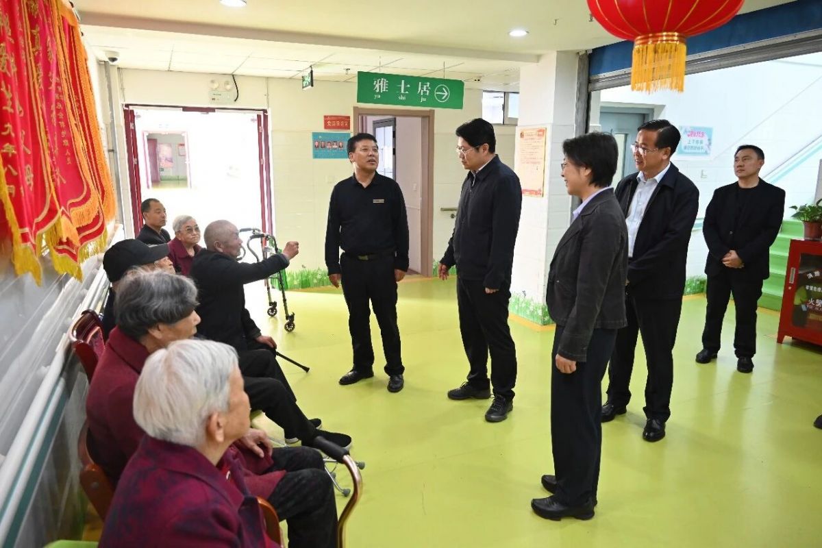庆阳市人大常委会班子成员开展结对关爱帮扶活动