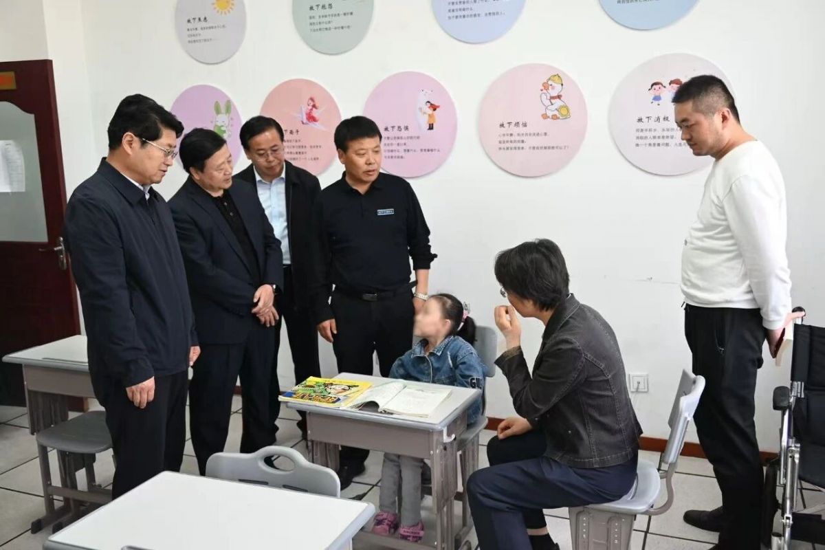 庆阳市人大常委会班子成员开展结对关爱帮扶活动