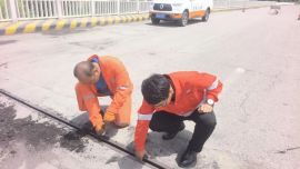雨歇搶修正當(dāng)時(shí)——正寧公路段高效完成政平大橋伸縮縫止水帶維修更換
